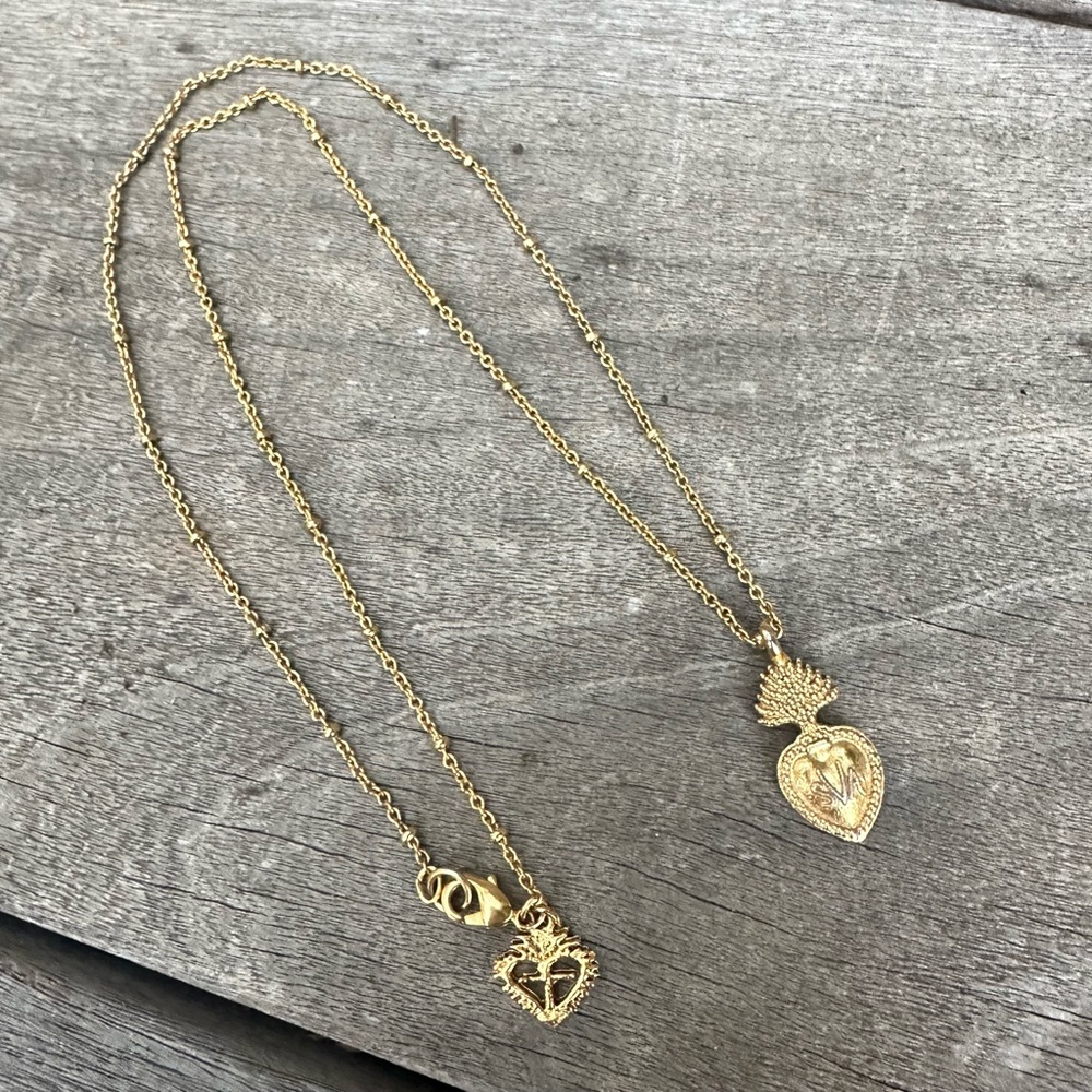 VIRGIN SAINTS & ANGELS SACRED HEART PENDANT
